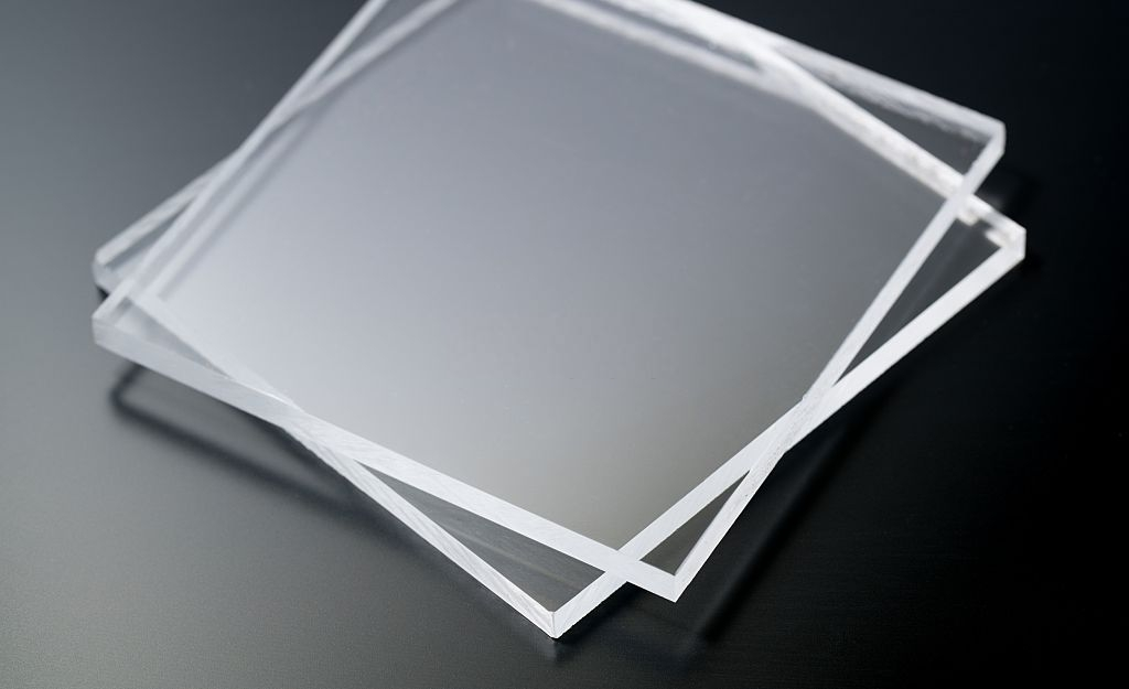 vs Plexiglas - Which One is Steady and Strong Option?