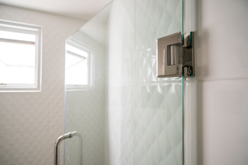 Hinge vs Pivot Shower Doors