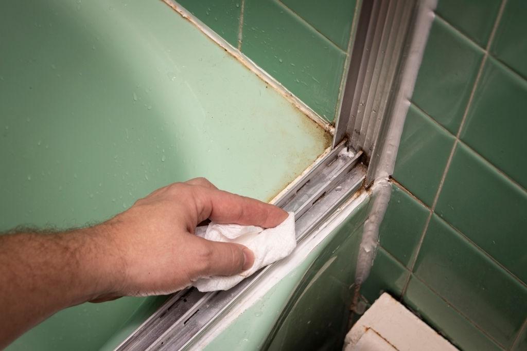 How To Remove Shower Doors Yourself A, Remove Bathtub Sliding Doors