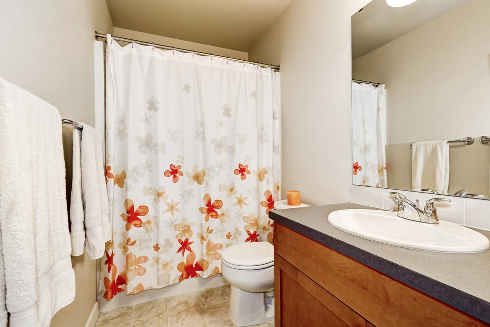 A picture of shower curtain with flowers on it.