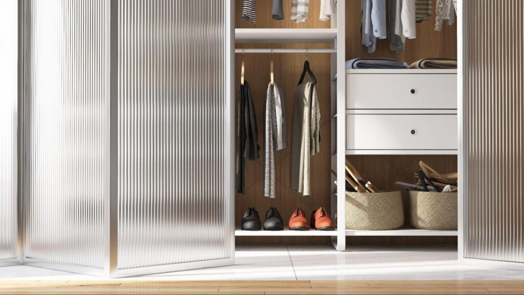 Bi-fold closet door