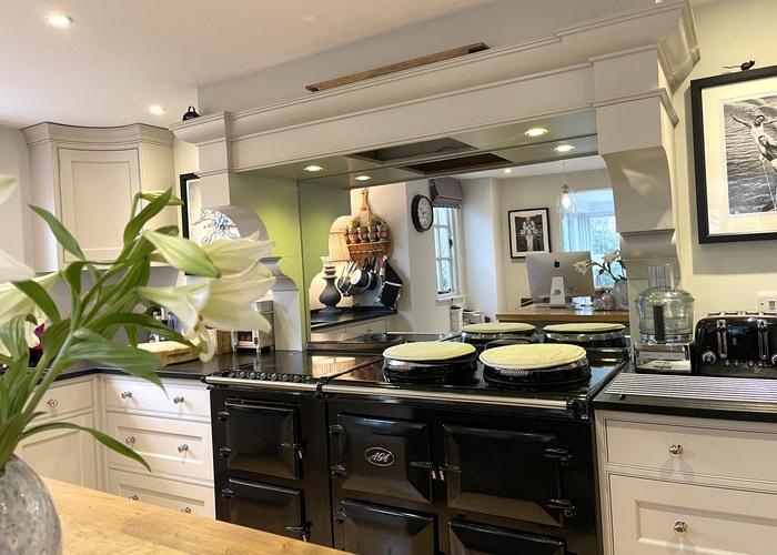 hat Is Mirror Backsplash?