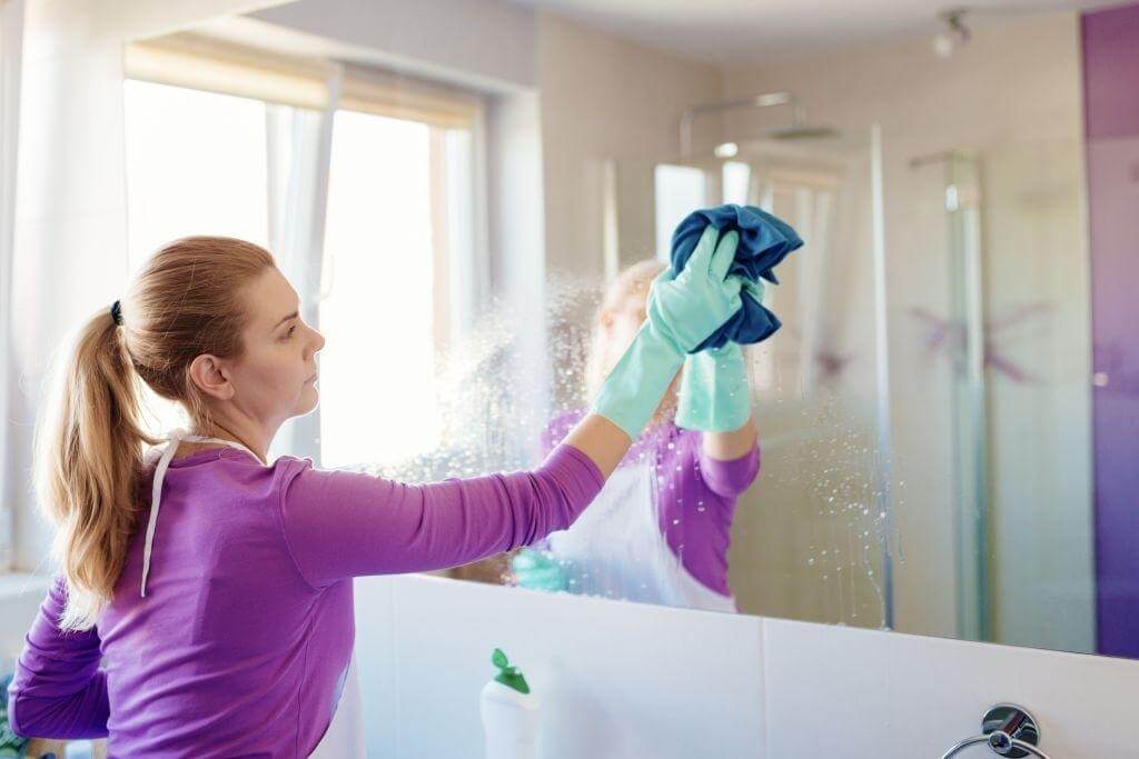 How to Clean a Mirror- Get a Streak-Free Mirror