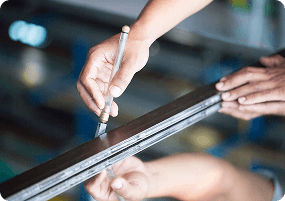 How-to guides and design articles on custom cut glass solutions