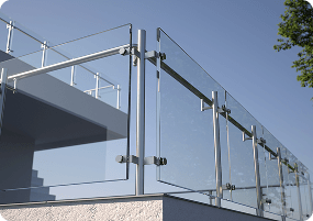 Inspiration and tips for using glass railings in modern architecture
