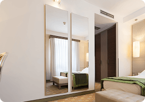 Lightweight and safe mirror solutions explored in glassless mirror blog guides