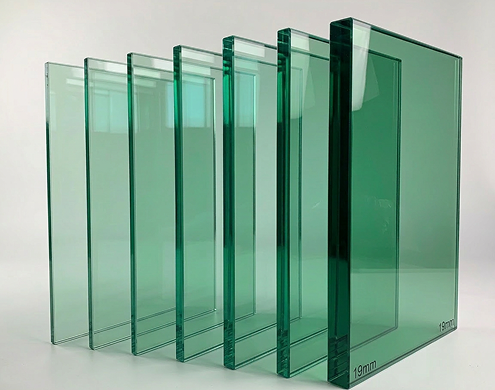 Stylish modern best green tempered glass coffee table with chrome spider legs and white chairs