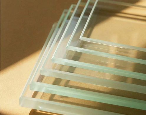 Stacked sheets of Ultra Clear tempered glass showing high transparency and clarity